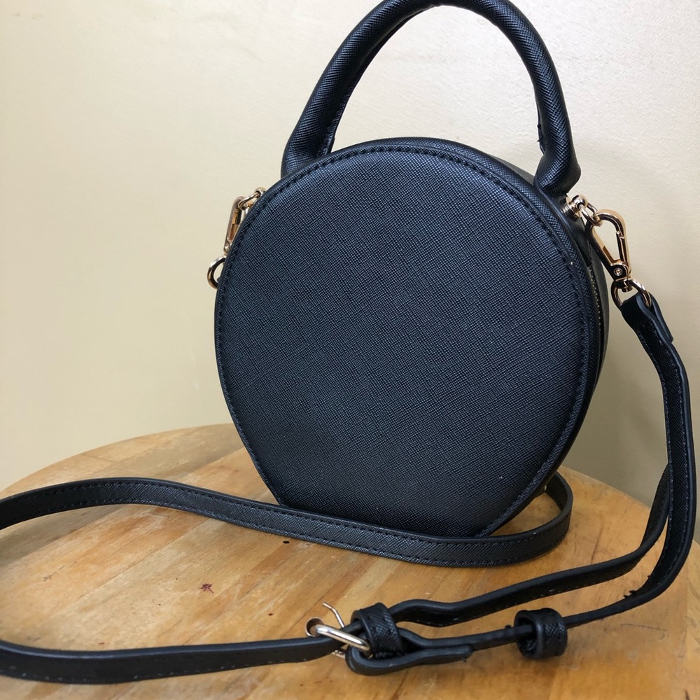 Black Circle Cross Body Purse